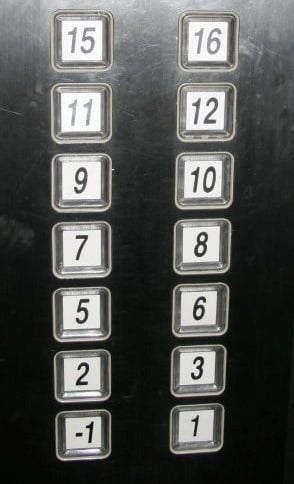 четвертый этаж в лифте