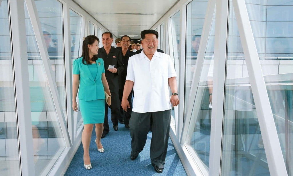 Ким Чен Ын с супругой посетили новый терминал аэропорта в Пхеньяне