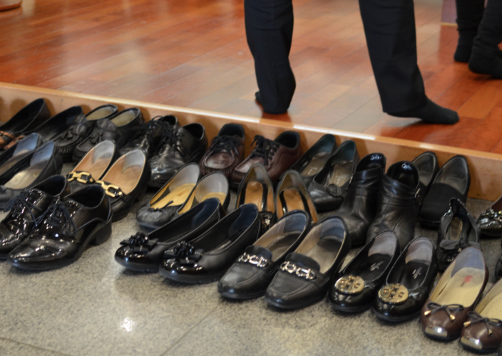 Корейцы снимаю обувь, входя в помещение