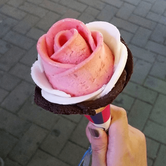 Мороженое в форме розы в Сеуле