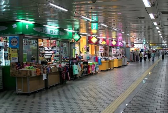 Магазинчики в сеульском метро